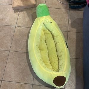 Banana pet bed